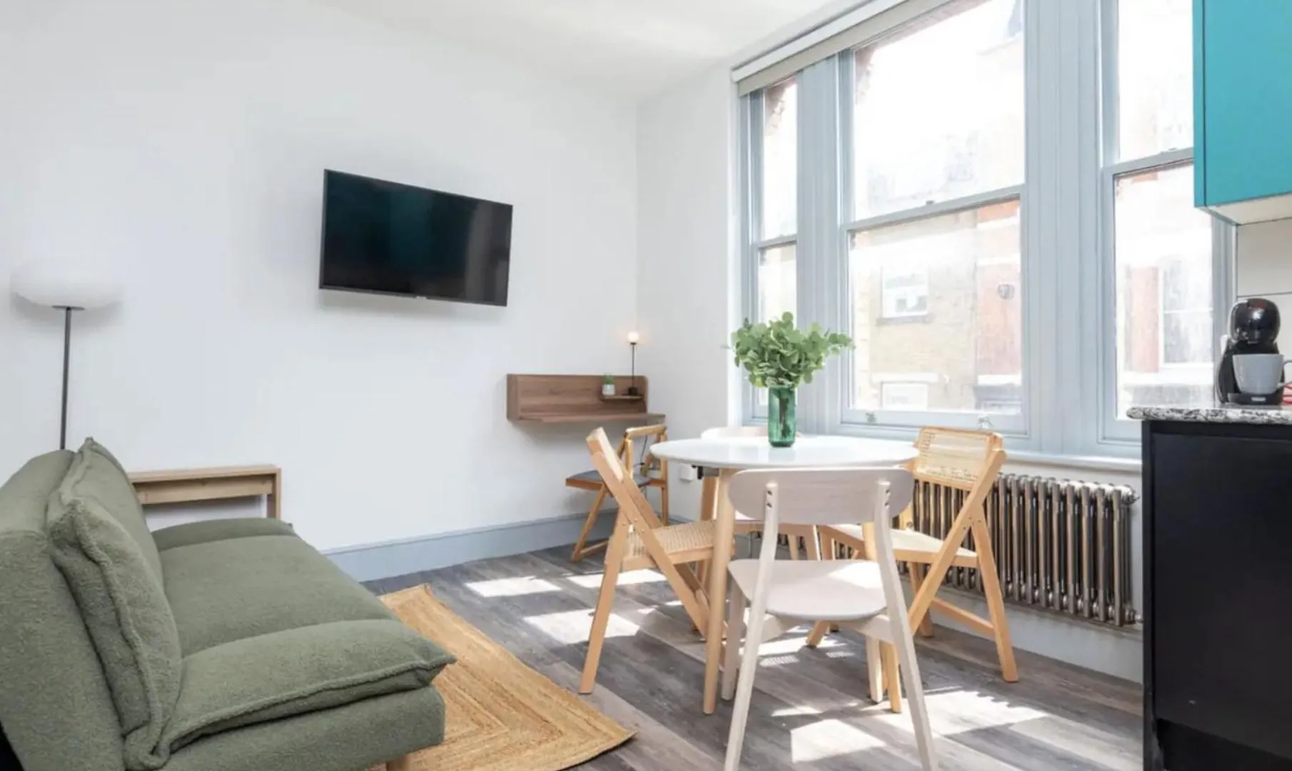 Stylish Apt - Newly Refurbished - Private Terrace Apartment London